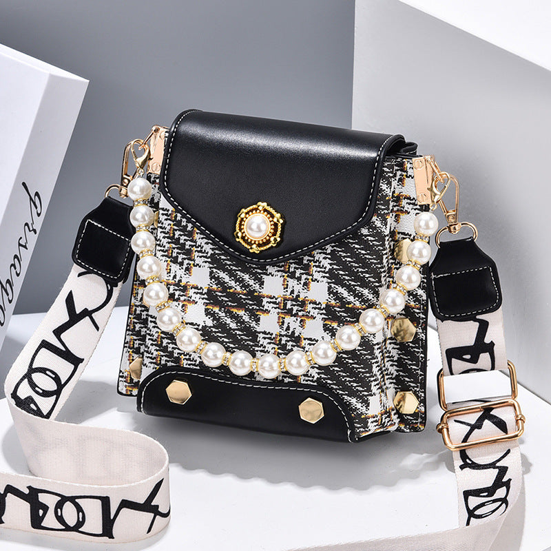 Pearl Lining Classic Shoulder Bag
