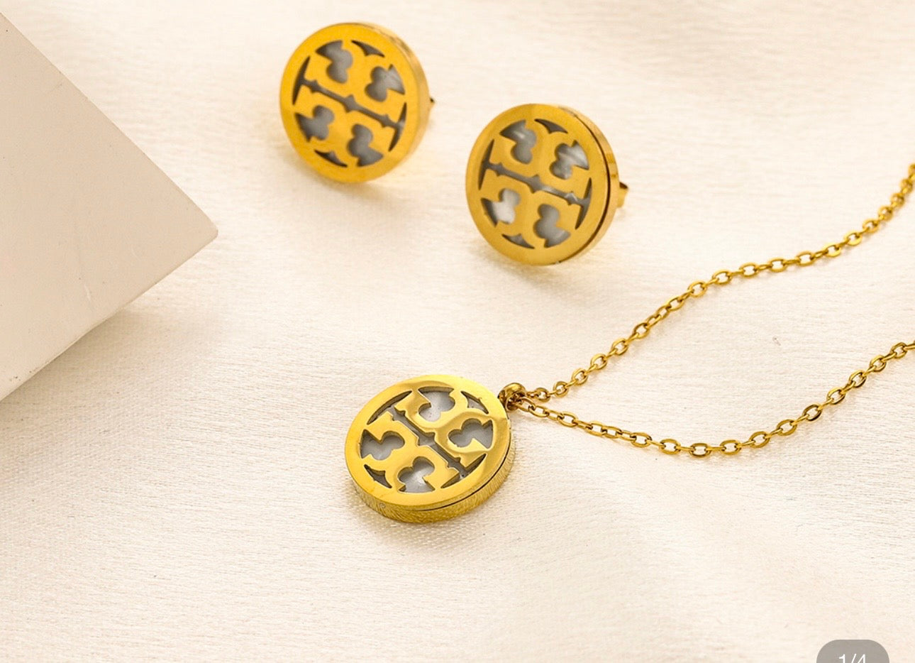 Stud/Necklace Set